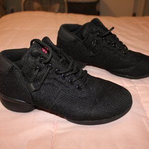 BLACK SPORT SHOE - SIZE 3/5